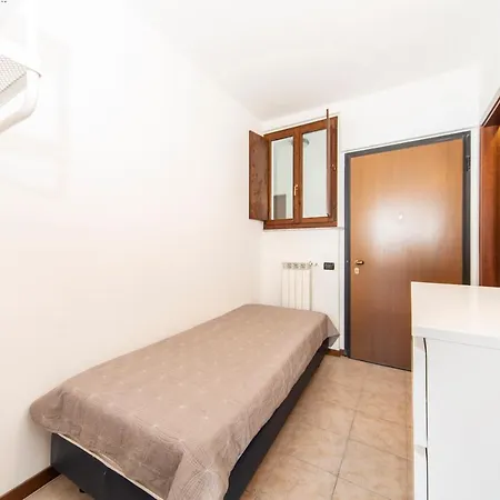 Lake Views Apartment