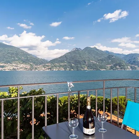 Lake Views Apartment
